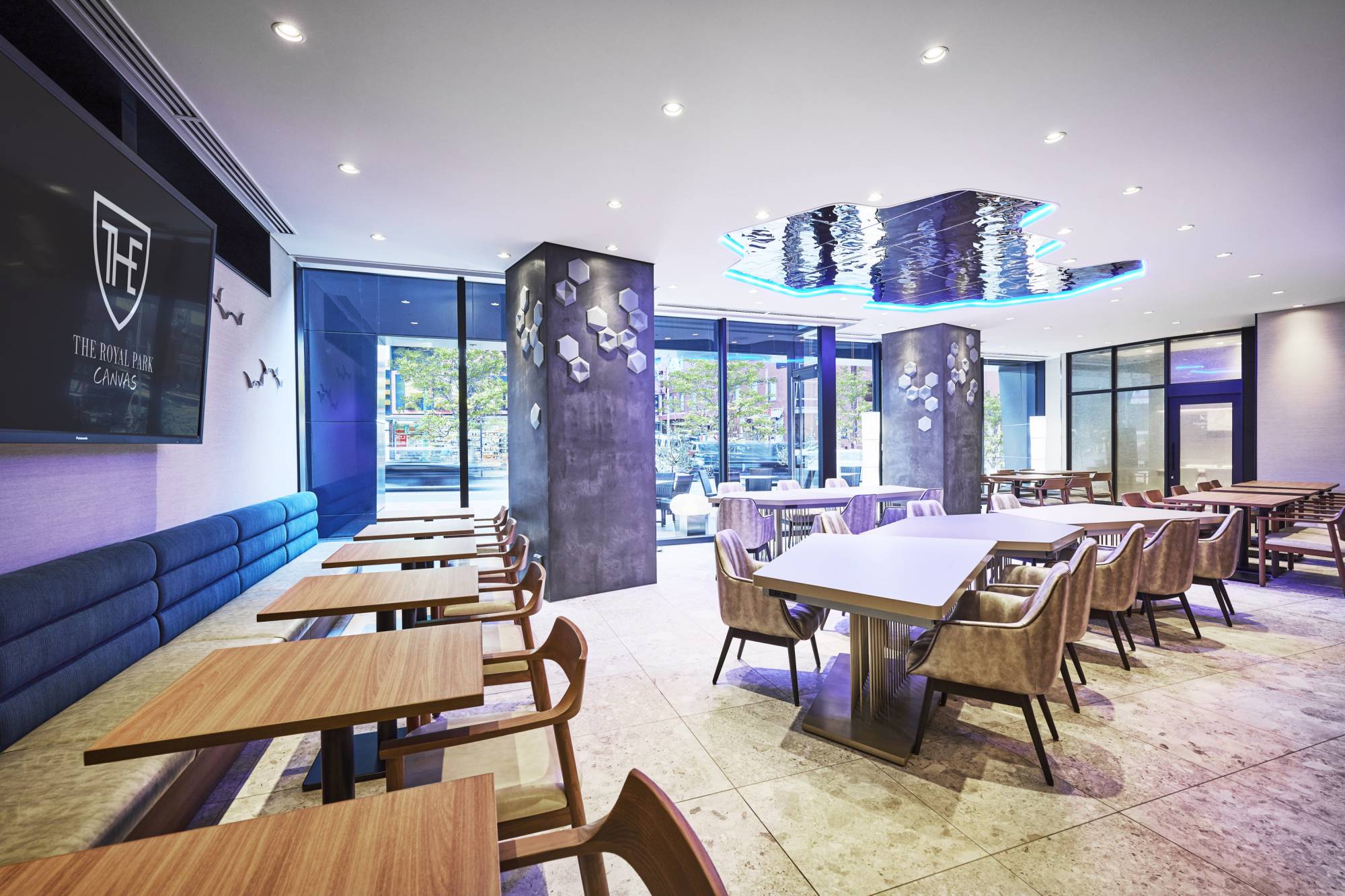 Enjoy your time in a modern space with a refreshing ocean vibe, or on the terrace overlooking the street. Use it as a break area or workspace. In addition to breakfast, cafe and bar drinks, you can also enjoy casual Event.