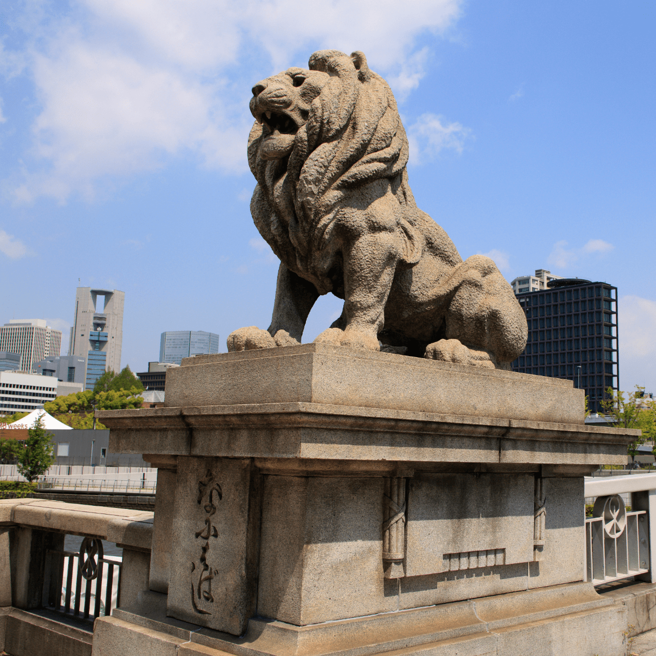Kitahama, Osaka has two faces: an office district and a retro townscape.